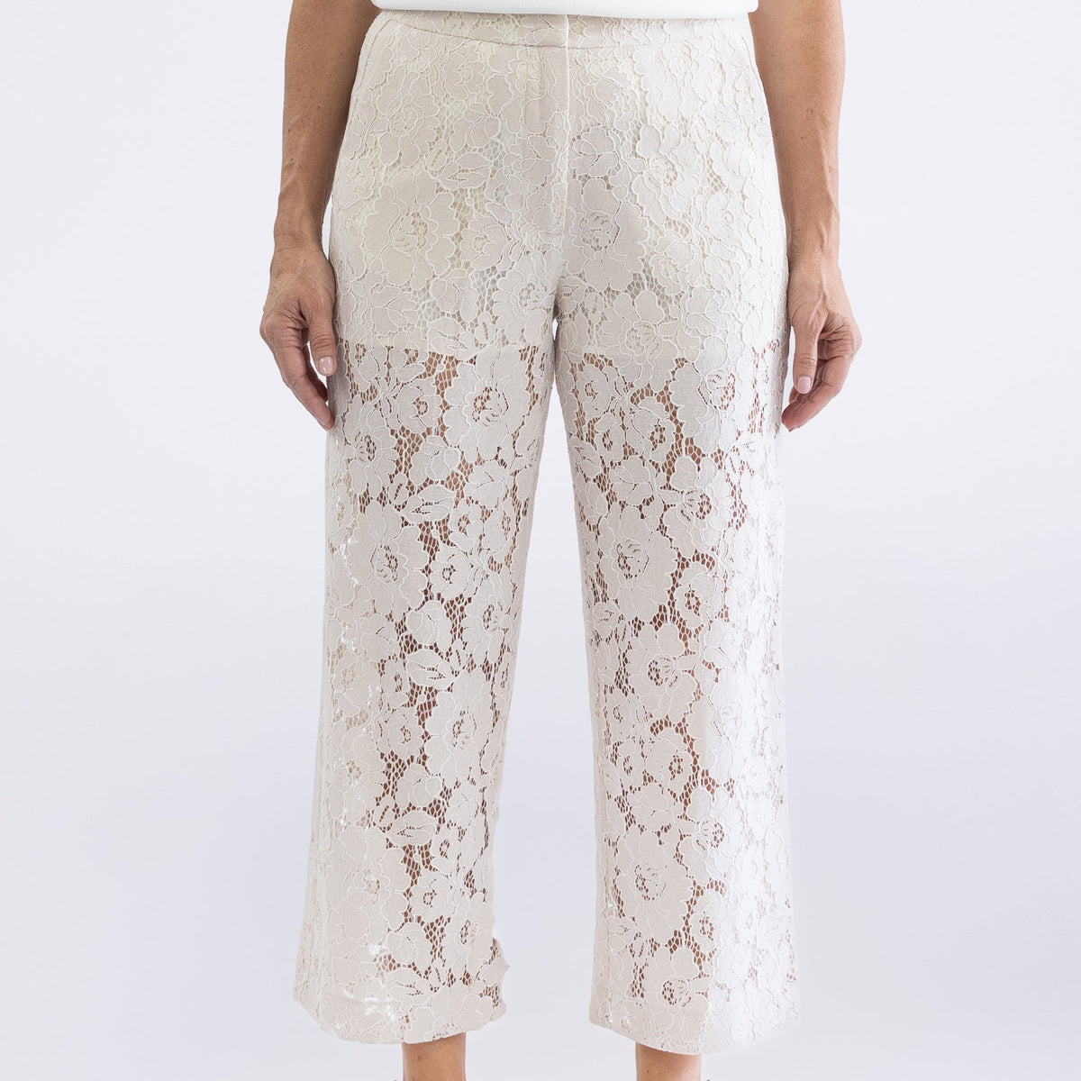 Lace pant by Two T's - Straw