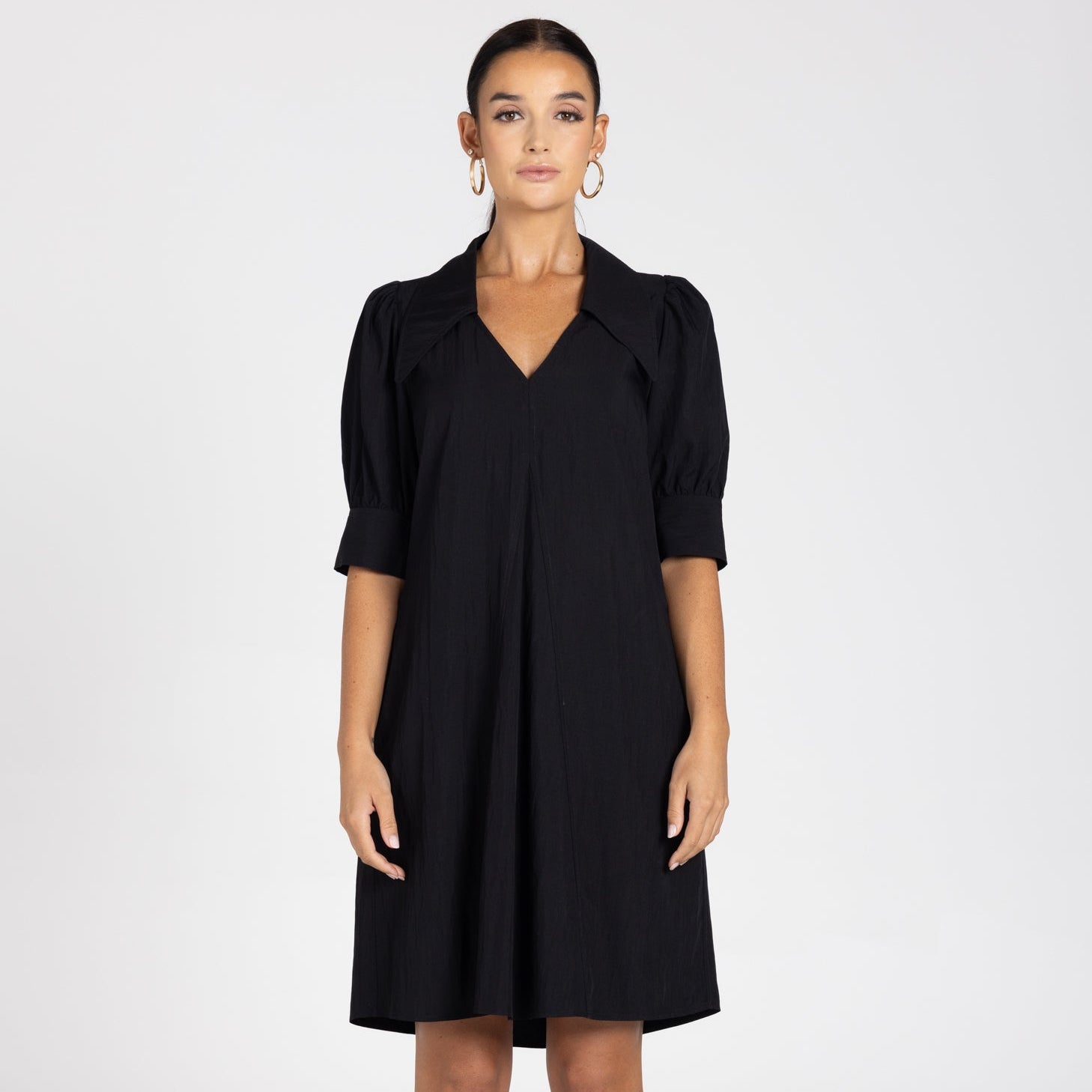 V-Neck dress with collar by Two T's