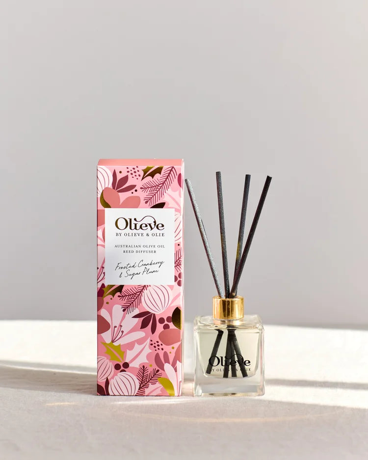 Christmas Diffuser by Olieve & Olie - Frosted Cranberry & Sugarplum
